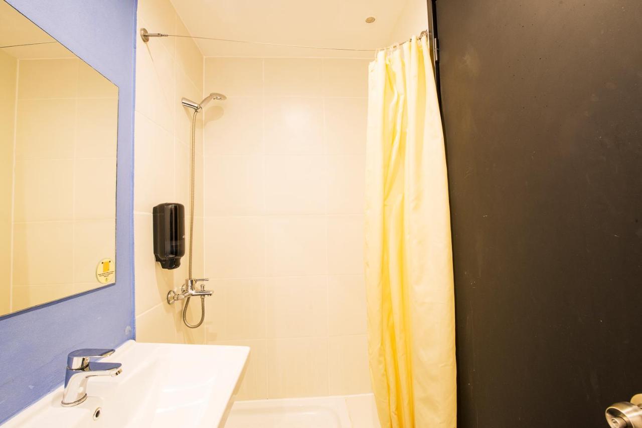 Zweibettzimmer mit eigenem Bad